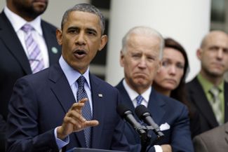 Барак Обама произносит речь в защиту ужесточения правил покупки оружия, 2013 год