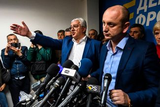 Лидеры черногорской оппозиции Андрия Мандич и Милан Кнежевич на пресс-конференции после оглашения приговора суда, 9 мая 2019 года