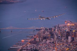 Solar Impulse 2 над Сан-Франциско. 2 мая 2016 года