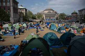 Лагерь протестующих на территории кампуса Колумбийского университета в Нью-Йорке по состоянию на понедельник, 29 апреля