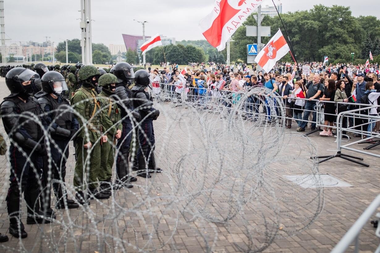 Мы так много сделали и не смогли победить Хроника протестов в Беларуси,  рассказанная их участниками. И история страны, которую написал Шура Буртин  — Meduza