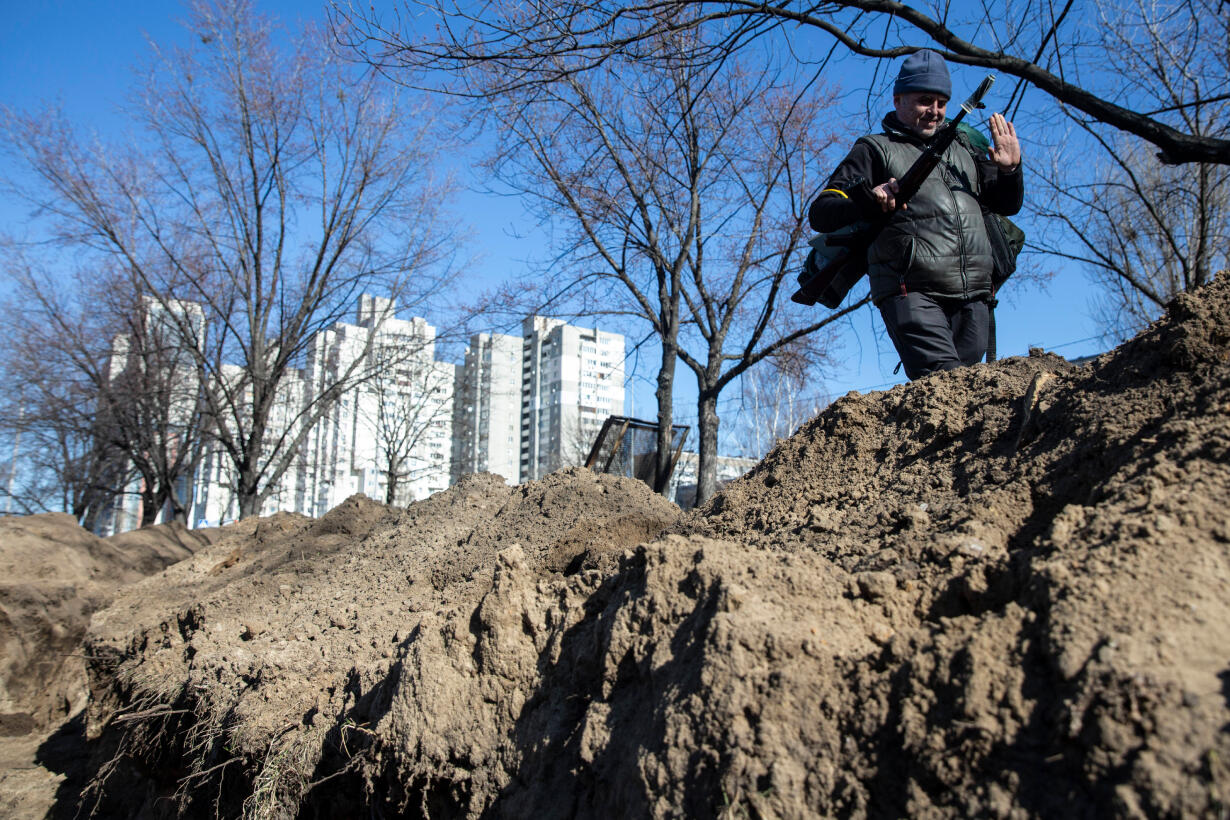 Не надо прощаться, у меня другие планы. Не готова умирать в ядерном пекле»  В 2014 году многие жители Луганска оставили свои дома — и начали жизнь  сначала. Восемь лет спустя война снова