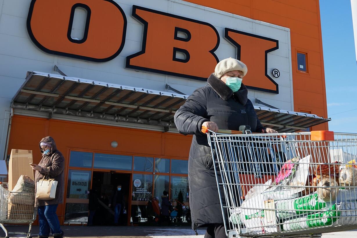 Пожар в торговом центре «Мега Химки». Главное Один человек погиб,  гипермаркет OBI почти полностью разрушен — Meduza