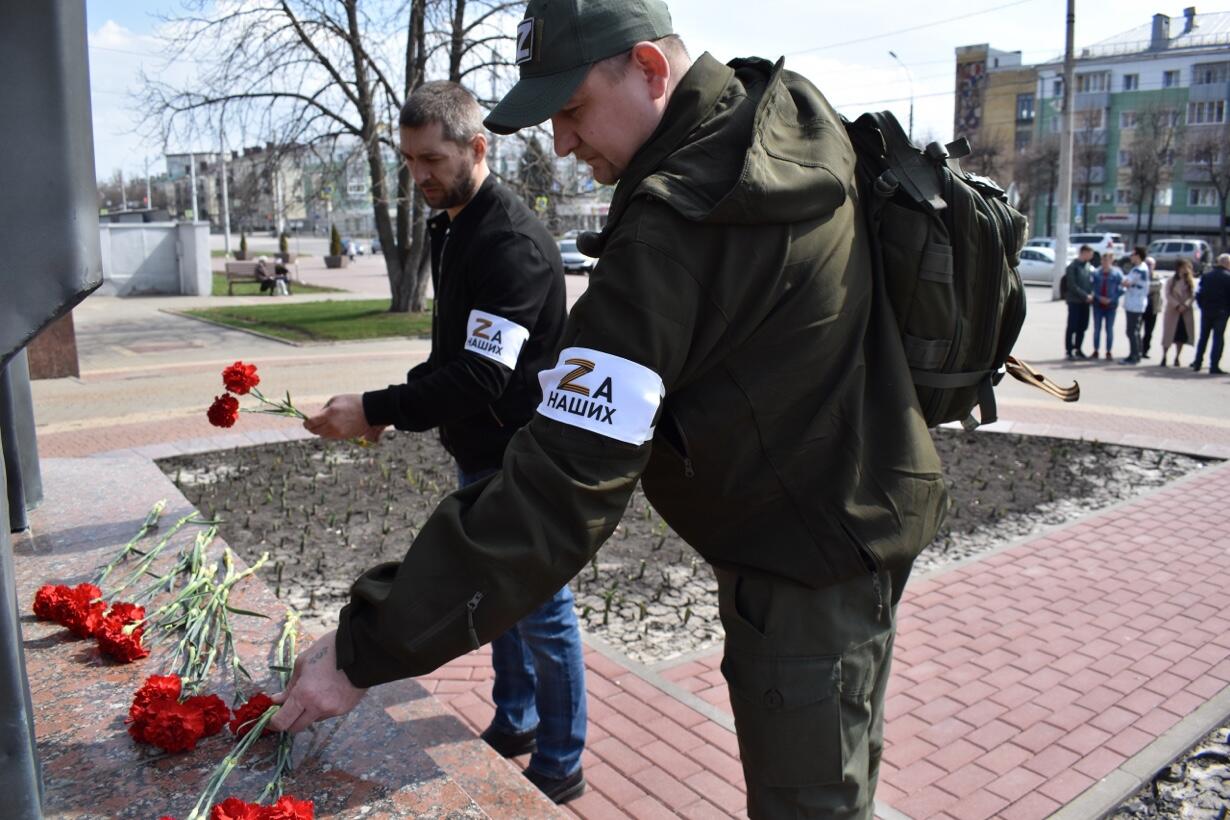 В 1930-х в сибирский город Колпашево ссылали семьи «врагов народа». Теперь  здесь судят пенсионерку за надпись «Нет войне! Путин = Гитлер» А местные  жители сторонятся ее и называют предателем. Репортаж «Медузы» — Meduza