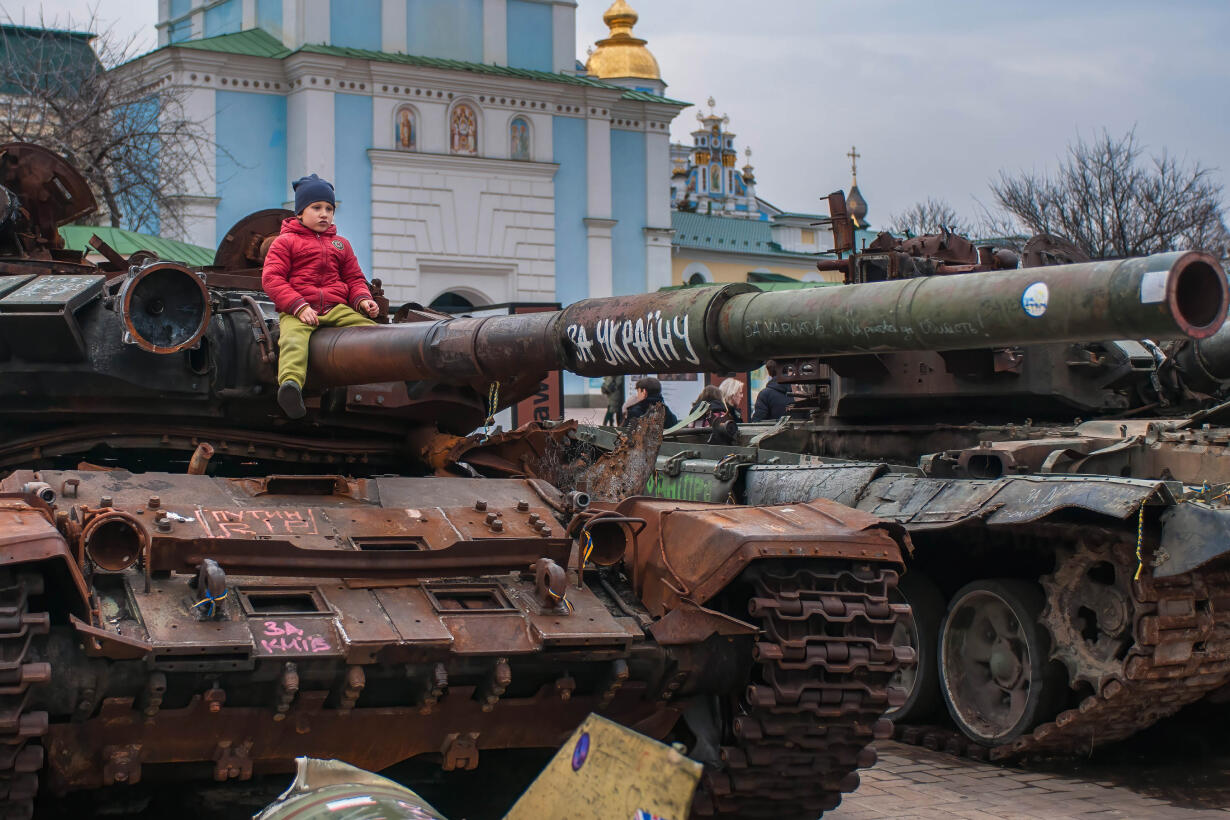 ВСУ под Бахмутом отбивают атаки россиян с помощью орудий советского  производства — и ждут поставок западной техники Триста шестьдесят седьмой  день войны. Фотографии — Meduza