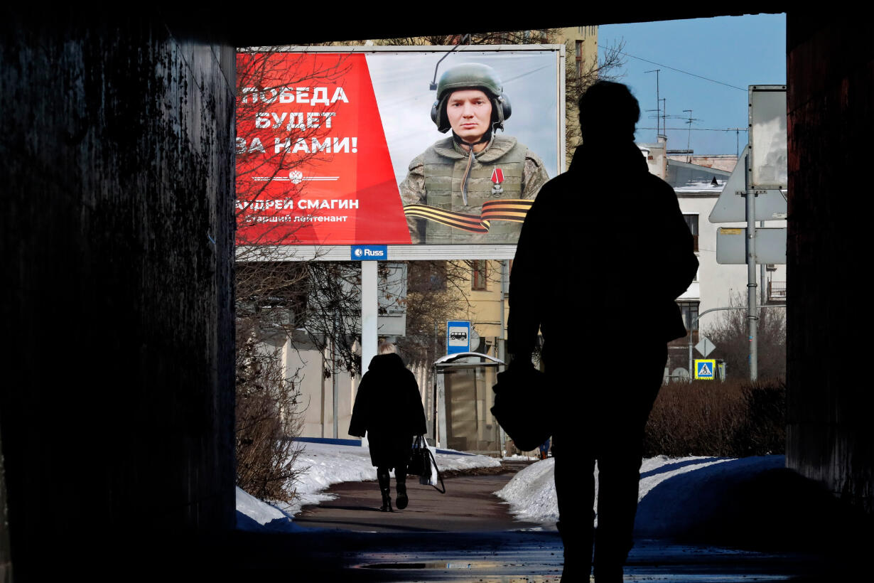 Бабушка посадила его рядом с собой и начала успокаивать. Он взял нож и  ударил ее в горло. На глазах у своей мамы» Рассказ сестры российского  военного, который вернулся из Украины. Он поехал