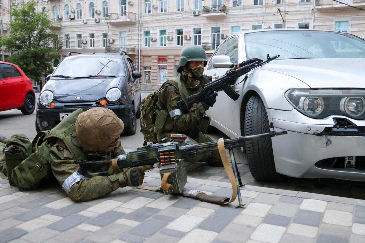 Военная техника ЧВК в центре города. Есть информация, что все нормально»  Вагнеровцы захватили Ростов-на-Дону. Что там сейчас происходит —  рассказывают местные жители — Meduza