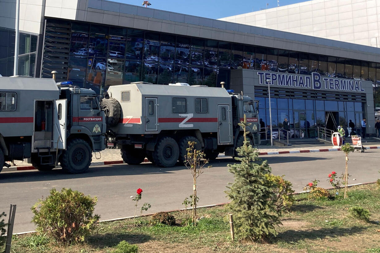 В еврейской части кладбища в Вене произошел пожар. На стенах нарисовали  свастики — Meduza