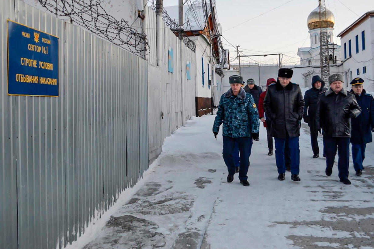 Навальный умер в колонии «Полярный волк» в ЯНАО. Она известна особо  суровыми условиями содержания заключенных — и плохим качеством медицинской  помощи. Что еще важно знать об этом месте? — Meduza