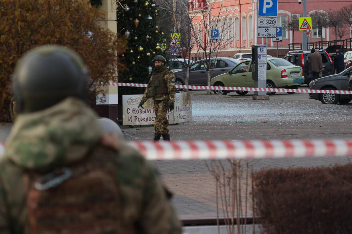 Защищать-то нас защищают, но как-то не на всю мощь, что ли» Жители Белгорода  уезжают из региона из-за обстрелов. Вот что они рассказывают об эвакуации и  помощи властей — Meduza