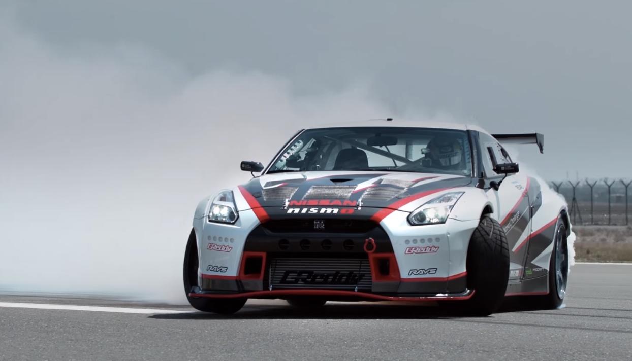 Nissan GT-R вошел в дрифт на 300 км/ч — Meduza