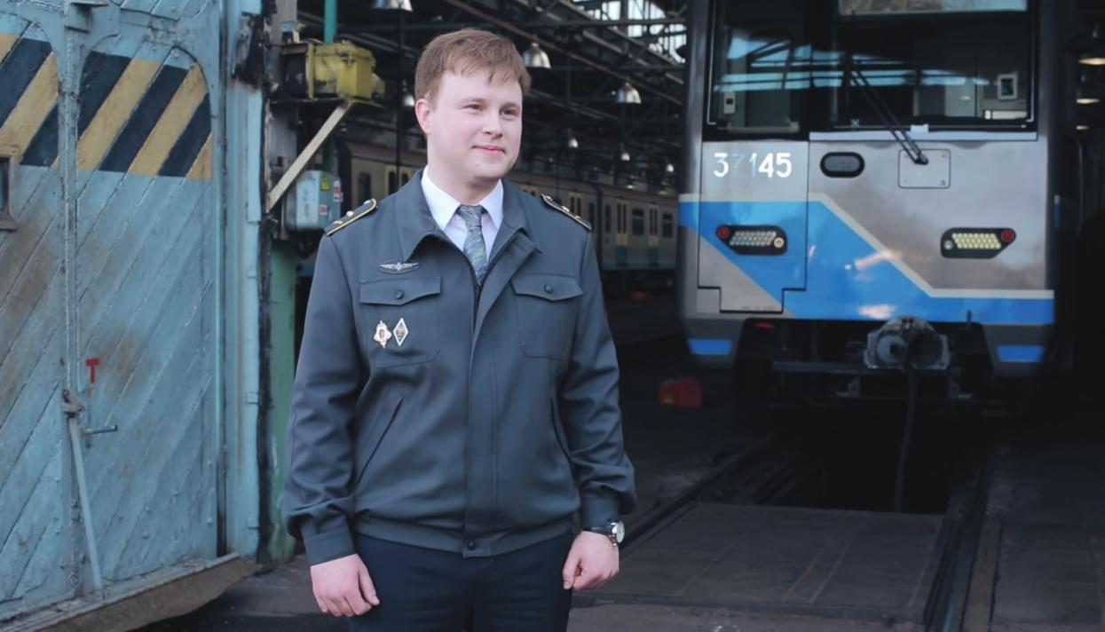 Какими опилками чистят станции»: сотрудники московского метро отвечают на  поисковые запросы — Meduza