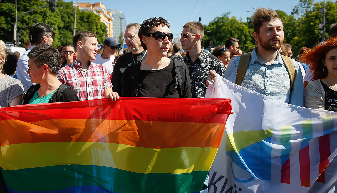 Марш равенства» в Киеве Как прошло крупнейшее в истории Украины  ЛГБТ-шествие. Репортаж «Медузы» — Meduza