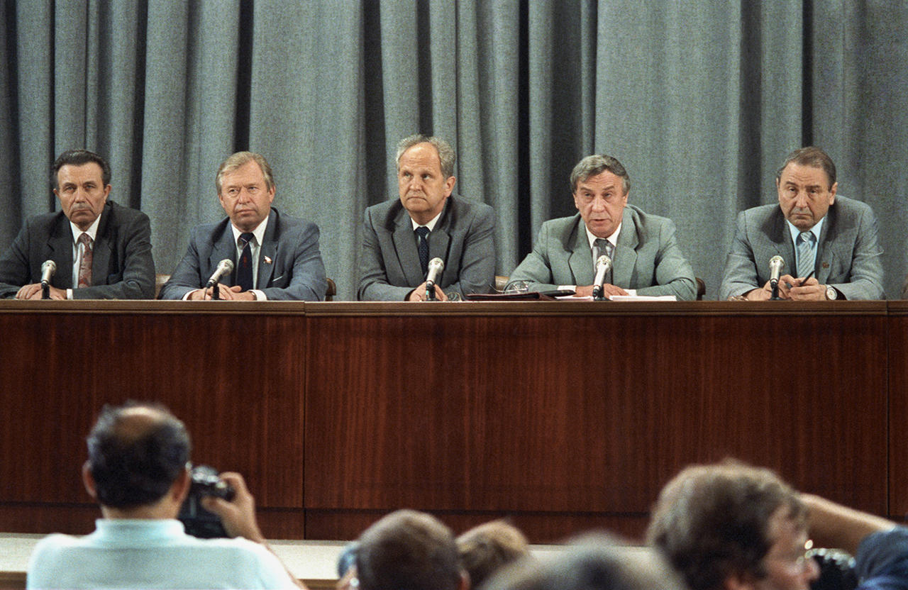 10 фотографий про события в ночь на 19 августа 1991 года в Москве
