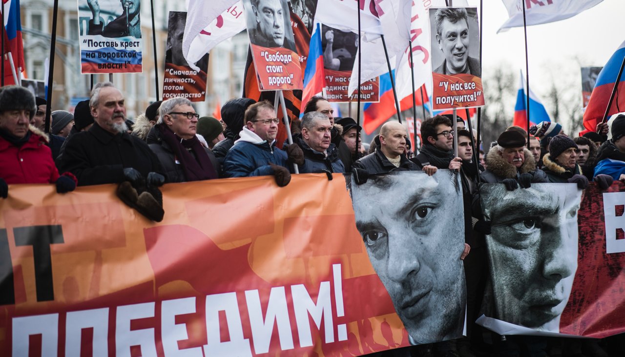 В Москве прошёл четвертый еврейский марш памяти Бориса Немцова.. А ведь мог бы еврей повеса жить и жить ещё, если бы публично не обозвал другого еврея, «нац.лидера», нехорошим русским словом.. Конкретные поцаны такого базара не прощают.
