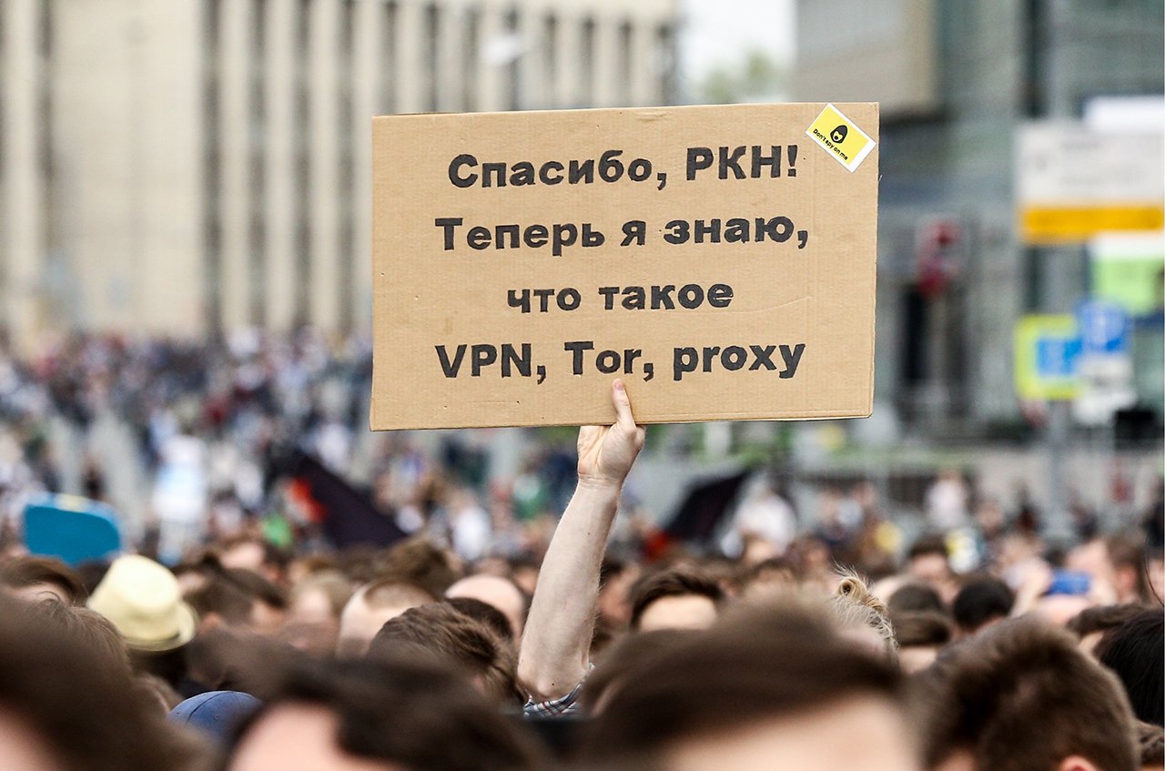 Мы умнее своих родителей В Москве прошел митинг против блокировки Telegram.  Репортаж «Медузы» — Meduza