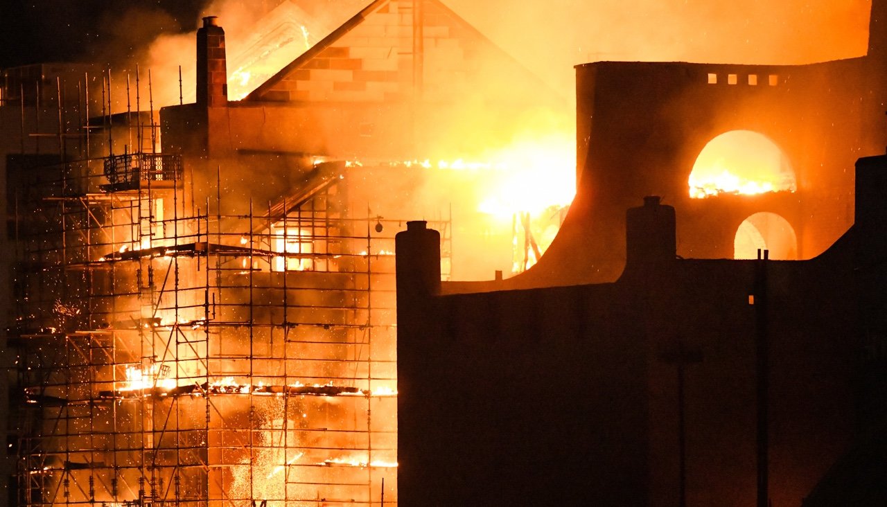 В Шотландии сгорела Школа искусств в центре Глазго