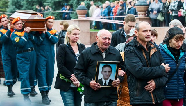 Церемония прощания с погибшими в керченском колледже, 19 октября 2018 года