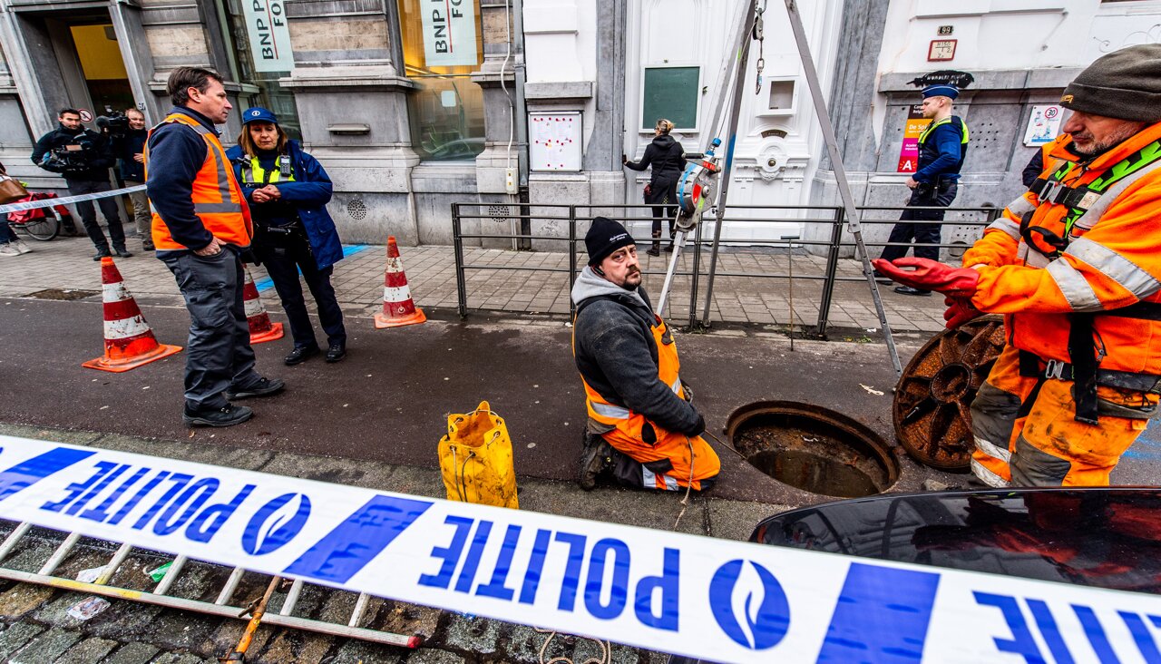 В Антверпене грабители проникли в банк через канализацию, прорыв два  тоннеля. Они вскрыли не менее 20 ячеек с деньгами и драгоценностями — Meduza