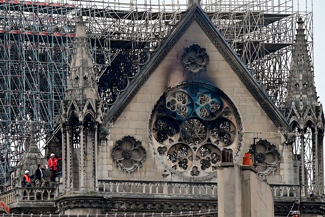 Собор Парижской Богоматери крыша