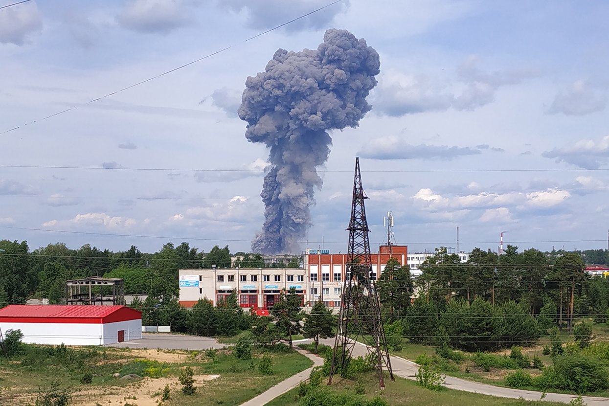 Сохраняйте спокойствие В Дзержинске взорвался склад боеприпасов. Как живут  люди рядом с оборонными заводами, где постоянно происходят ЧП? — Meduza