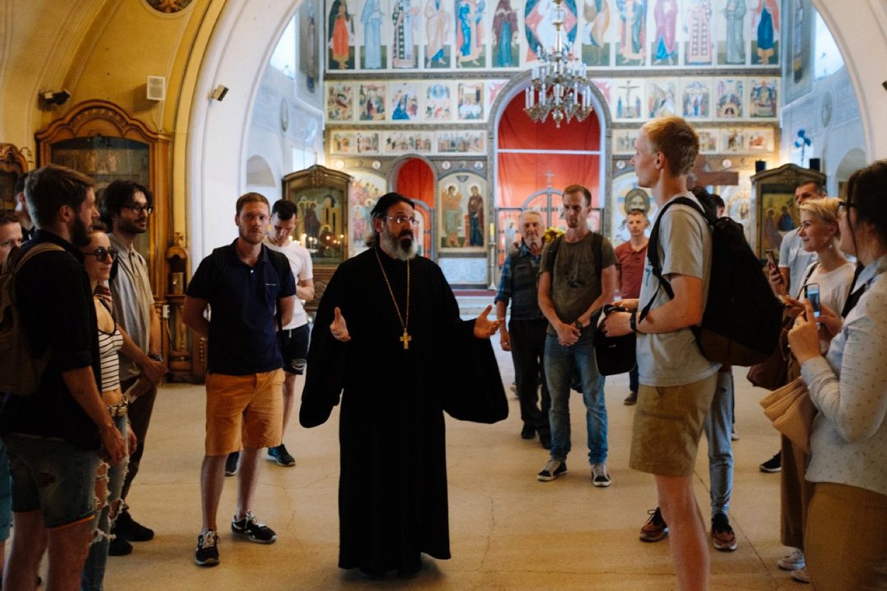 На то мы и храм» Монолог священника из храма в центре Москвы, где  протестующие укрылись от Росгвардии и полиции — Meduza