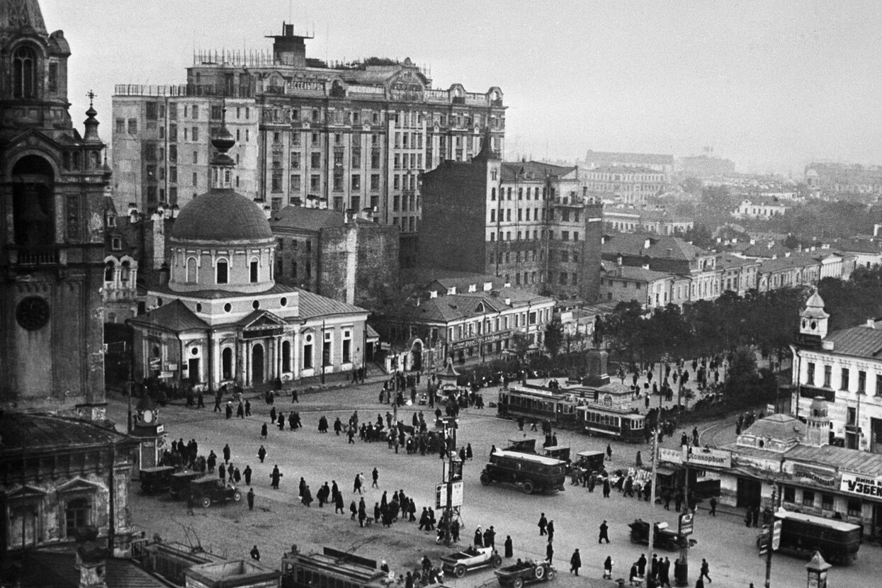 Дом Нирнзее — первый московский небоскреб. О нем писал Маяковский, на его  крыше снимали «Служебный роман» Архитектор дома бесследно пропал более 100  лет назад, теперь стала известна его судьба — Meduza