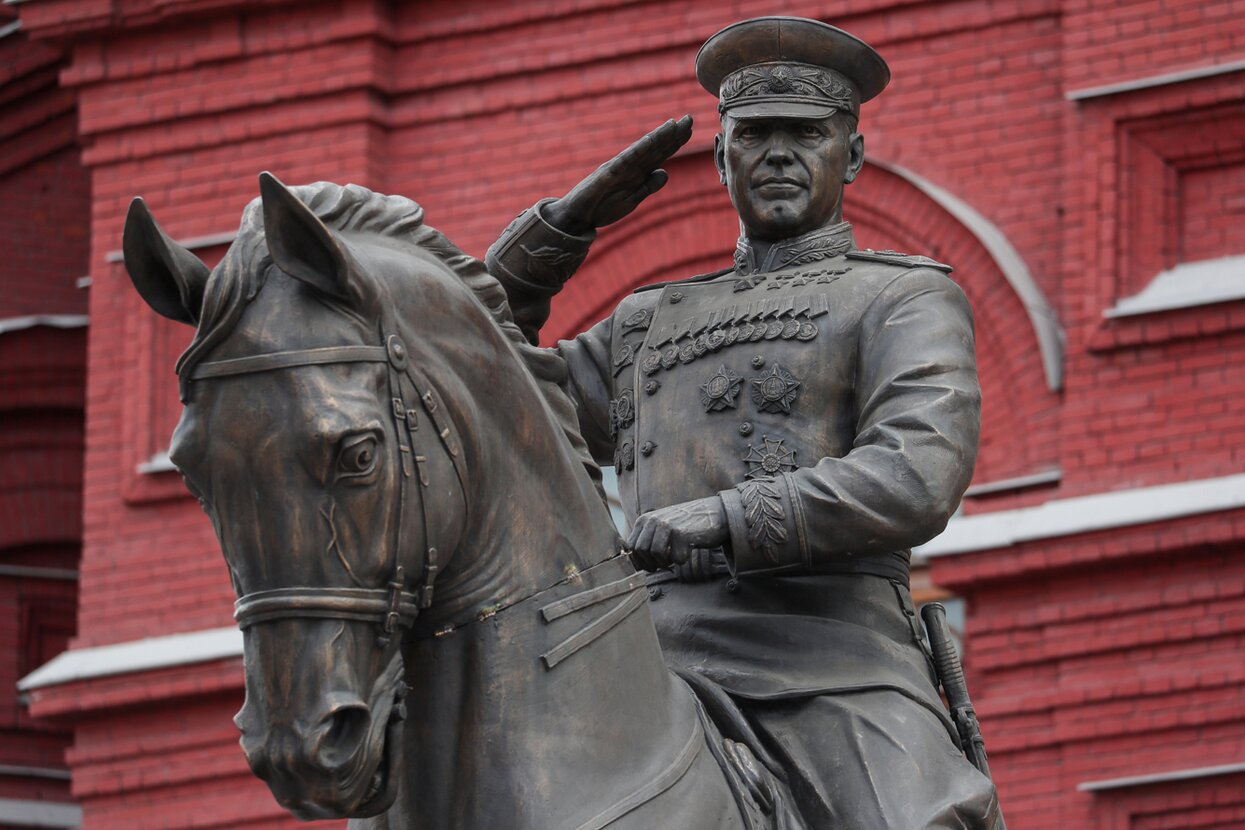 Самая загадочная история этой недели: памятник Жукову в Москве ...