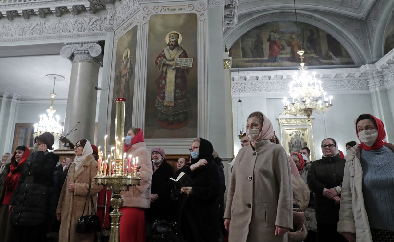 В российских церквях и монастырях — массовое заражение COVID-19 Многие  священники и верующие до последнего сопротивлялись карантину и закрытию  храмов — Meduza