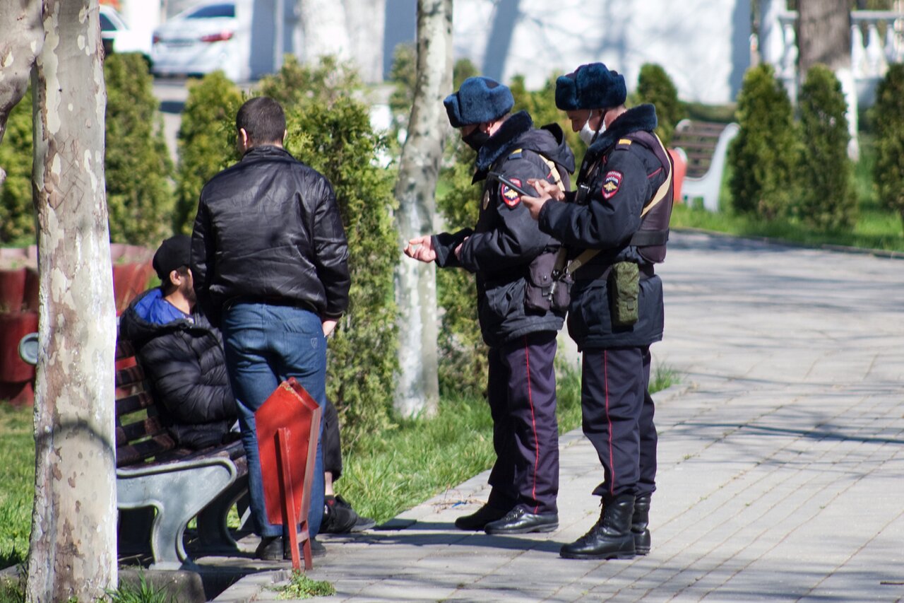 Это просто война Что происходит с пандемией коронавируса в Дагестане —  российском регионе, где свадьба на 500 человек считается скромным  мероприятием — Meduza