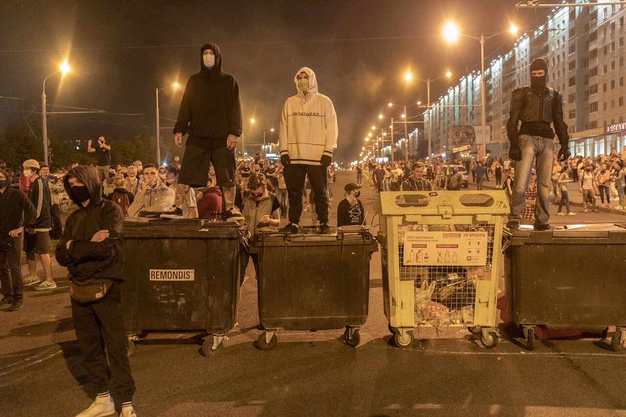 Отступать никто не намерен» В Беларуси продолжаются уличные протесты.  Участники акций — о том, почему их не останавливают задержания и ОМОН —  Meduza