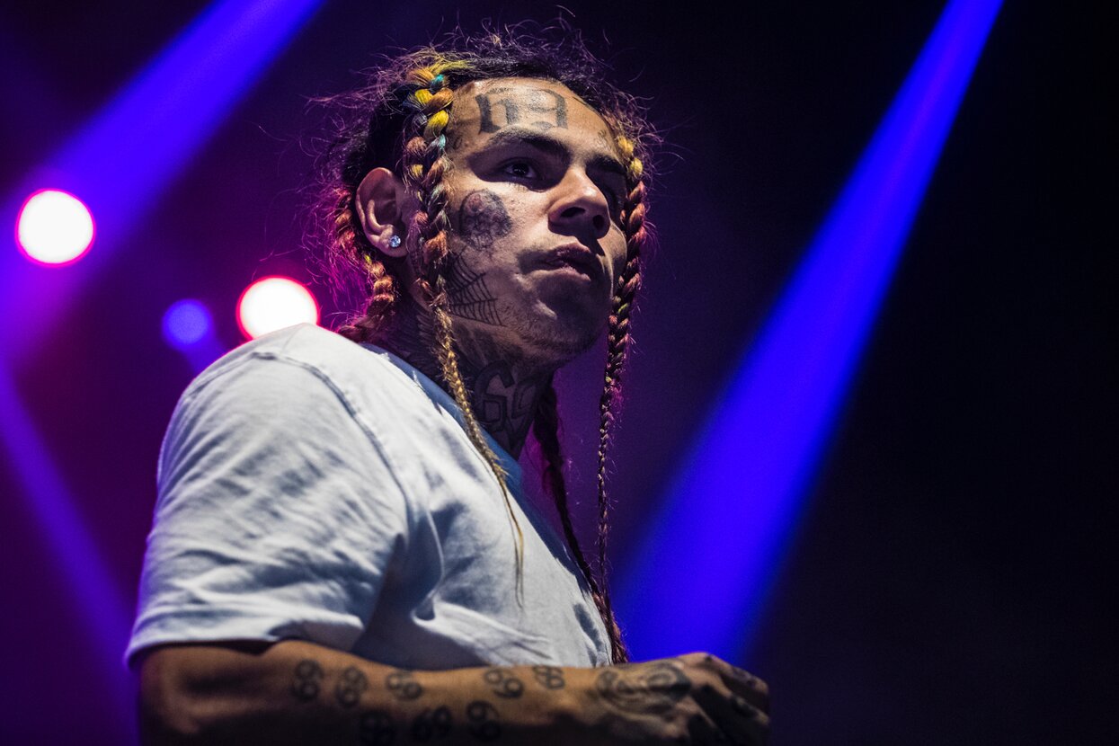 6ix9ine — главный шоумен в рэпе 2020 года. Рассказываем, как он воспел свою  банду, а потом сдал ее полиции и остался звездой — Meduza