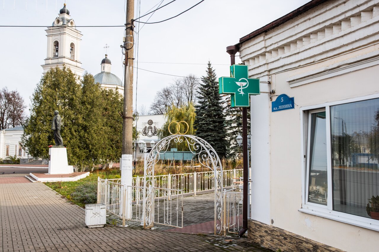 Уютный городок без улицы Ленина Как власти старинной Тарусы неожиданно  провели десоветизацию, раскололи город пополам и взволновали всю Россию.  Репортаж Андрея Перцева — Meduza