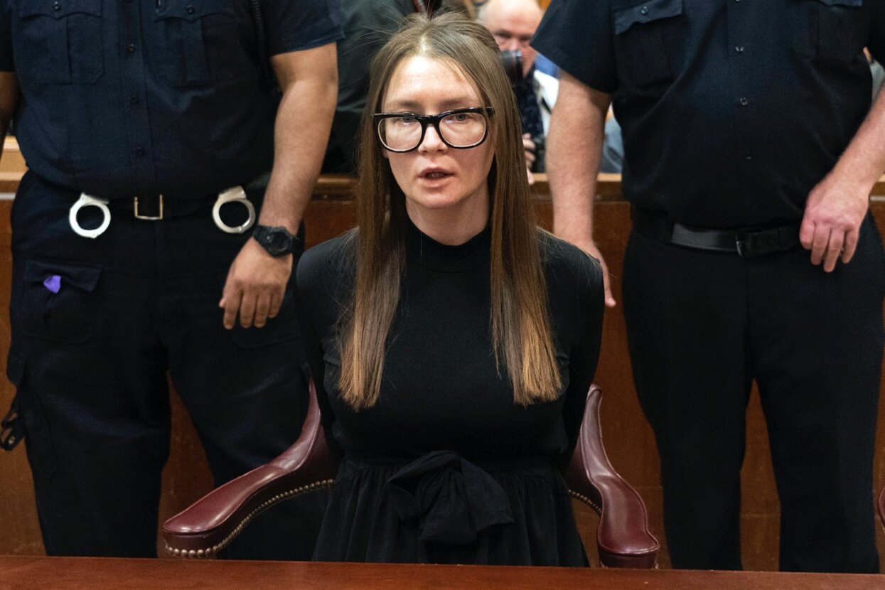 В США на свободу вышла Анна Сорокина — уроженка России, которая выдавала  себя за богатую наследницу Анну Делви и получила тюремный срок Ее историю  экранизирует Netflix — Meduza