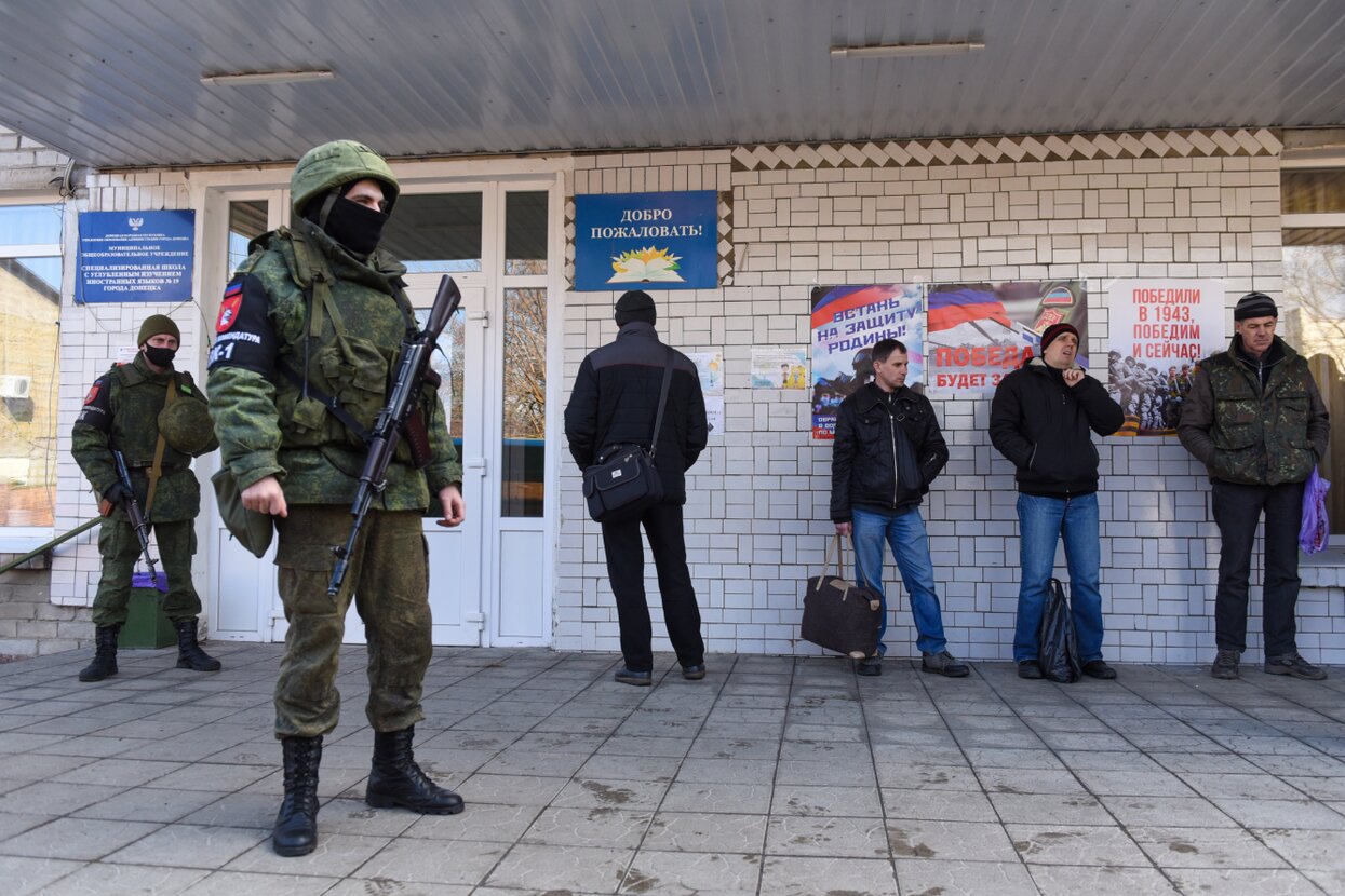 Не попался я по одной причине: я осторожен и из дому почти не выхожу Как  проходит принудительная мобилизация в Донбассе — Meduza