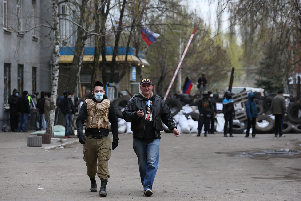 Один из главных аргументов пропаганды — в Донбассе восемь лет убивали людей  и никто этого не замечал. Используется даже слово «геноцид» Разбираем его с  журналистом Павлом Каныгиным — Meduza