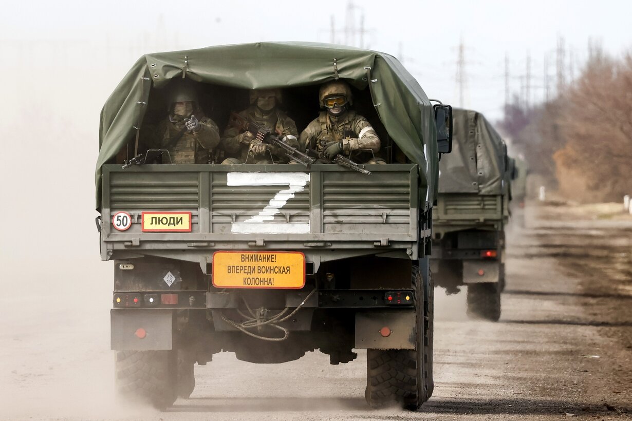 Сотни российских военных отказываются ехать в Украину. «Медиазона»  рассказала, как их пытаются запугивать командиры Военным угрожают  уголовными делами за неисполнение приказа — но ни одного такого дела нет —  Meduza