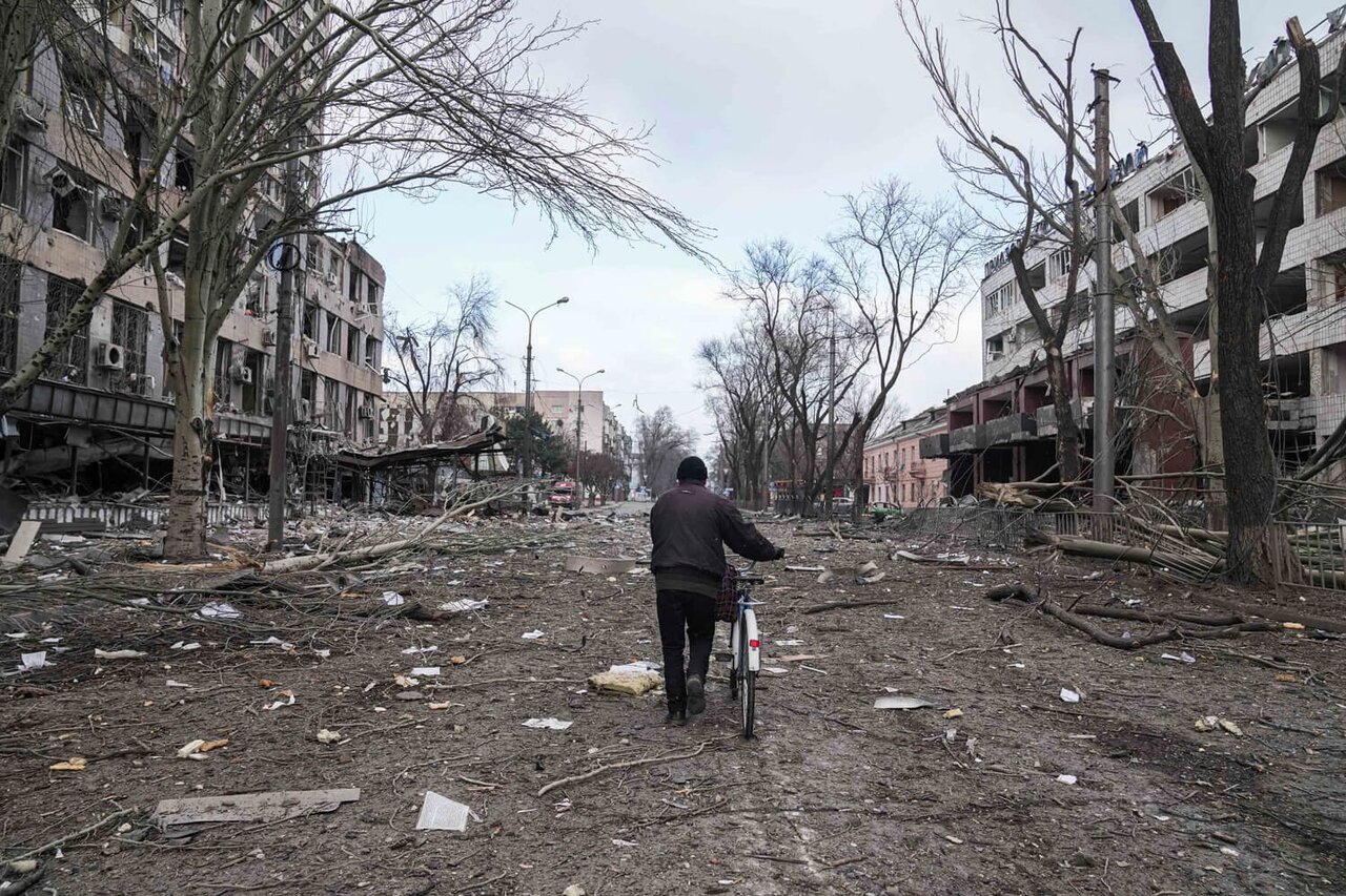 Господи, хоть бы дожить эту ночь Мариуполь в коме. «Медуза» рассказывает,  как российская армия уничтожила один город. И тысячи жизней — Meduza