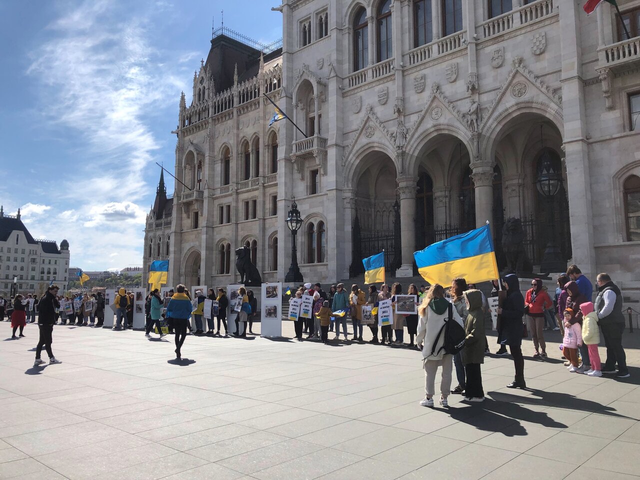 Мы вас понимаем Как Виктор Орбан превратил Венгрию в европейский аналог  путинской России — и выиграл очередные выборы благодаря войне в Украине.  Репортаж Кристины Сафоновой — Meduza