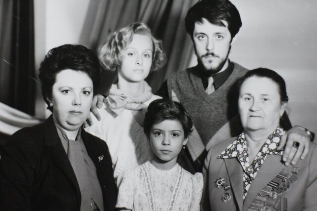 Sinema dalam realitas baru.  “Kerabat” oleh Vitaly Mansky – sebuah film tentang keluarga yang terbagi oleh perang