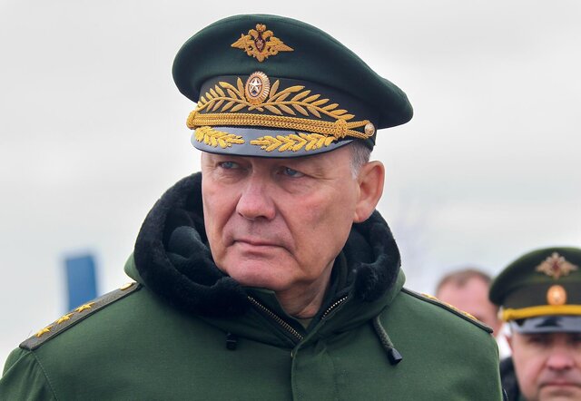Pada bulan April, Jenderal Dvornikov ditunjuk untuk memimpin tentara Rusia dalam pertempuran untuk Donbass.  Dia mencoba mengoordinasikan pasukan – tetapi sepertinya dia sudah diganti
