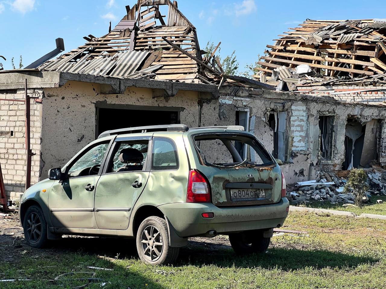 Сняли с дома флаг. Убрали с машины Z ВСУ продолжают контрнаступление — и  уже вышли на границу с Россией. «Медуза» рассказывает, как это меняет  отношение к войне в ближайших российских городах — Белгороде и Курске —  Meduza