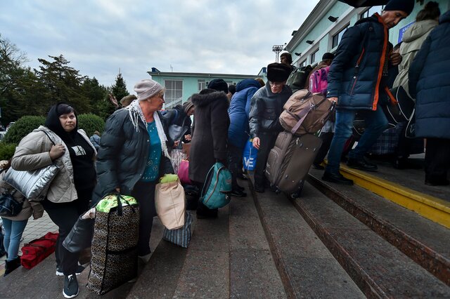 Penduduk Kherson didesak untuk “segera” pergi.  25.000 orang telah dibawa ke tepi kiri Dnieper.  Angkatan Bersenjata Ukraina mengatakan mereka “menggerakkan garis depan” di wilayah Kherson, Rusia mengklaim telah mengalahkan semua serangan
