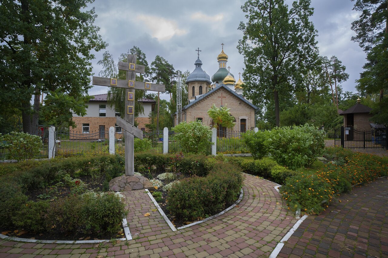 Боялась, что повсюду будет дух смерти. Думала, жить здесь не смогу. Но  смогла» Репортаж «Медузы» из Бучи — о том, что сейчас происходит в городе,  где российские солдаты убивали, насиловали и пытали