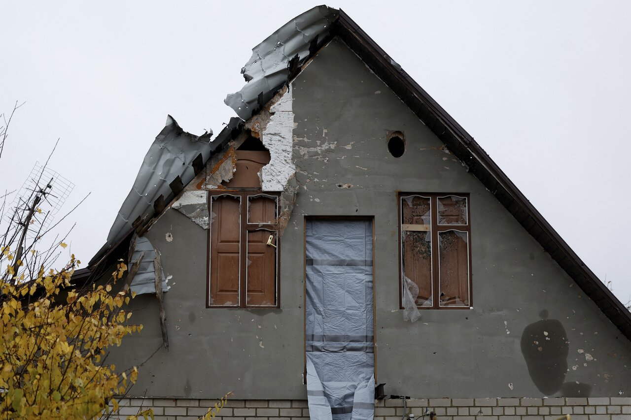 Житель оккупированного поселка в Харьковской области провел полгода в  бункере — в полной изоляции. Вот что он увидел, когда село освободили  Двести сорок пятый день войны. Фотографии — Meduza