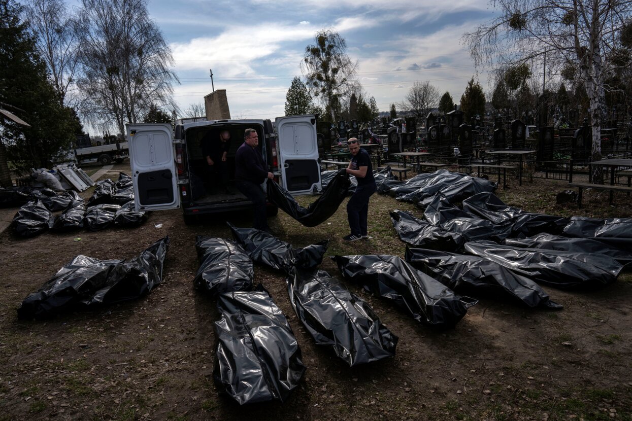 У меня уже крыша поехала. Я столько здесь гражданских перевалил» Associated  Press опубликовало расследование о «зачистке» Бучи, устроенной российскими  военными. Ее подтверждают перехваченные телефонные разговоры — Meduza