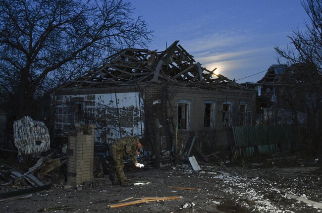 Pertempuran sengit sedang terjadi di Donbass.  Ukraina mengklaim bahwa tentara Rusia menderita “kerugian yang belum pernah terjadi sebelumnya.”  Dua ratus lima puluh delapan hari perang.  Foto