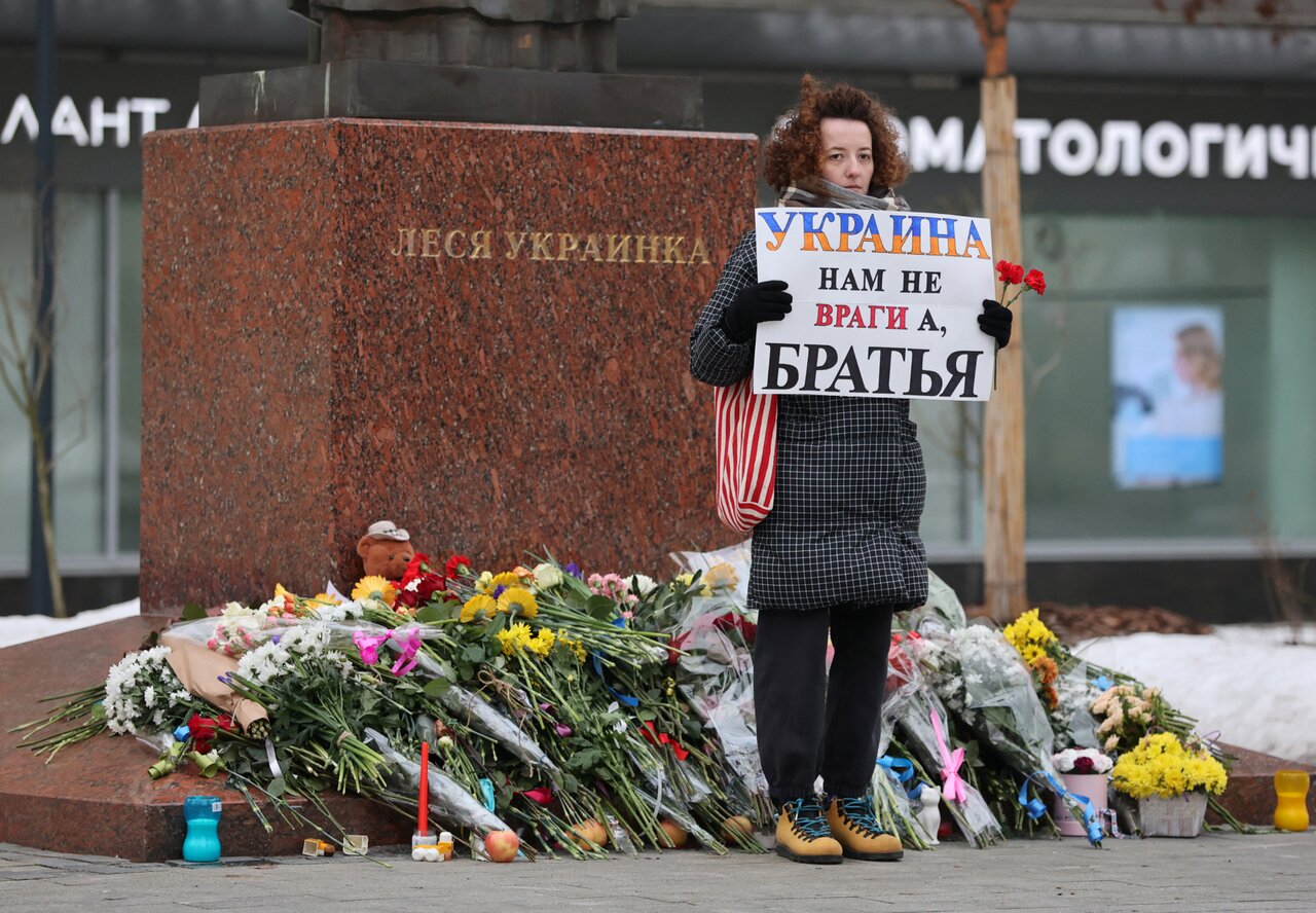 Навальному — свободу, Путина — в Гаагу В разных городах мира проходят  митинги в поддержку Алексея Навального и других российских политзаключенных  — Meduza