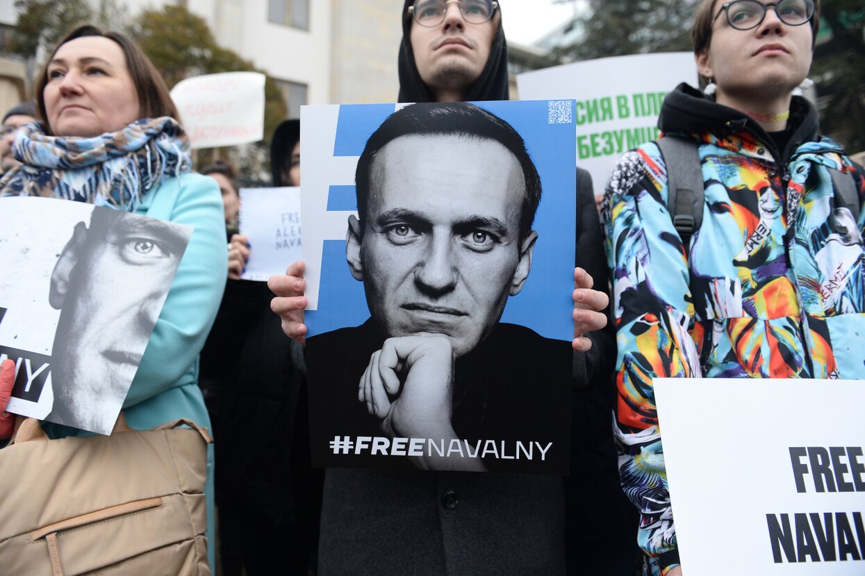 Freedom for Navalny, the Hague for Putin Rallies in support of Alexey  Navalny and other political prisoners took place in cities all over the  world — Meduza