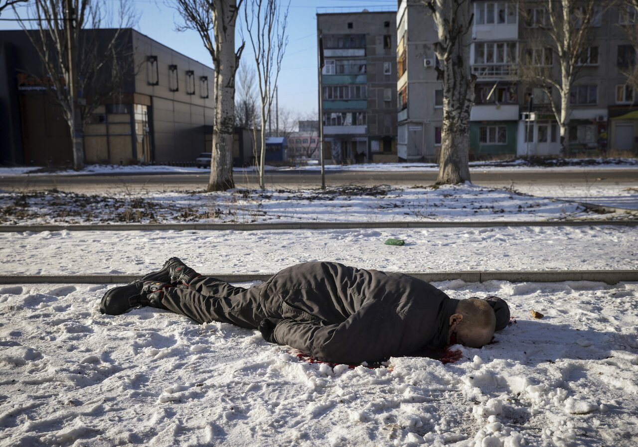 Авдеевка. Российские войска «фактически уничтожили до основания» этот город  под Донецком — но так и не смогли захватить его. Вот как живут те, кто  решил в нем остаться Триста пятидесятый день войны.